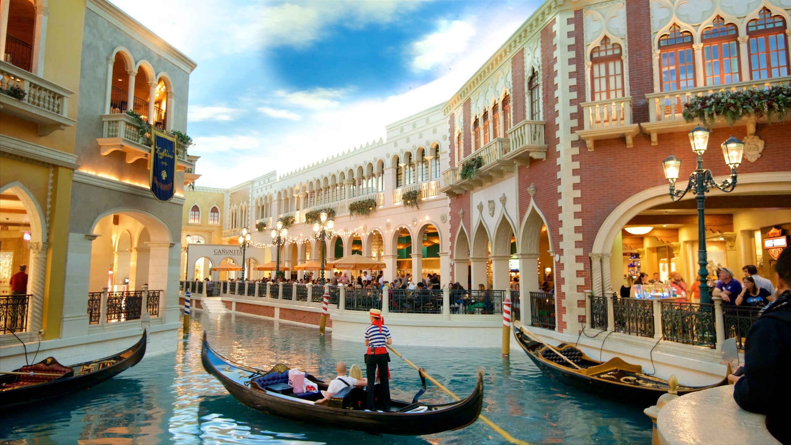 Street Entertainment at Venetian